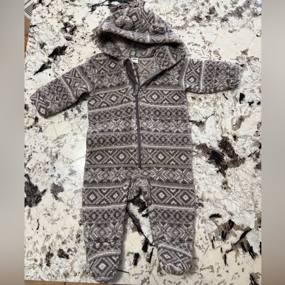 Old Navy gray Geometric Footie one piece 6-12m